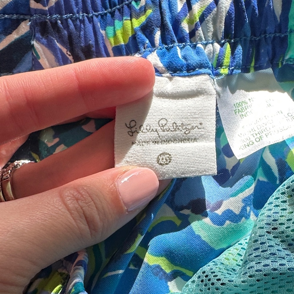Lilly Pulitzer Blue and Green Patterned Shorts - Picture 3 of 4